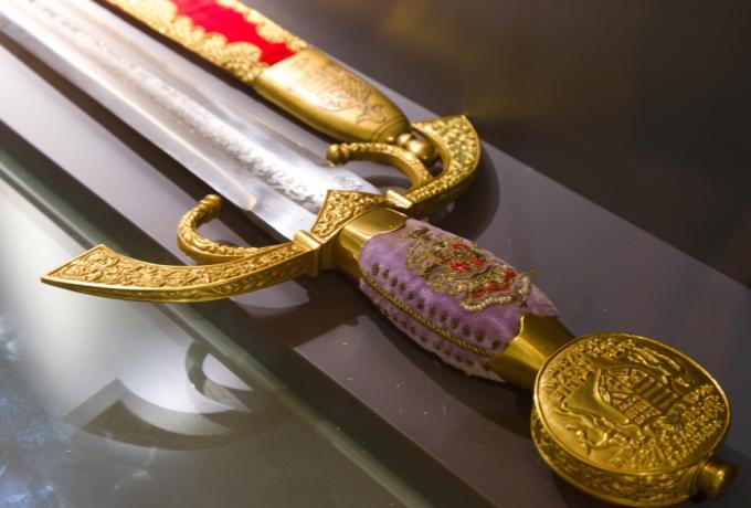 Espada militar expuesta en la Sala Expositiva del Gran Capitán